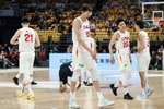 媒体人：周琦的单打会让进攻变得不那么流畅 基本是一个打四个看